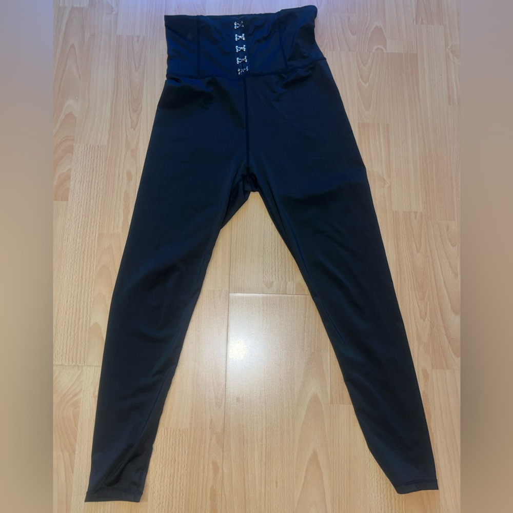 Black High-Waisted Corset hook Leggings - Picture 7 of 8